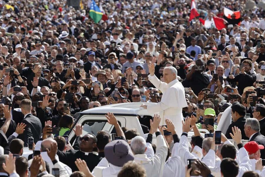 Rome: Escorted Papal Audience Experience with Entry Ticket - How the Guides Affect the Experience