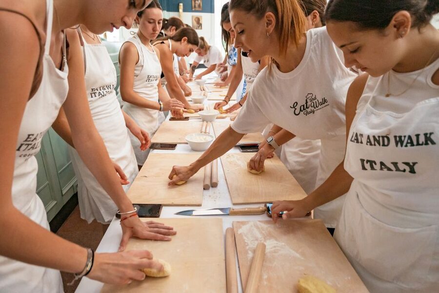 Rome: Fettuccine and Tiramisu Cooking Class with Wine - Small practical details that matter