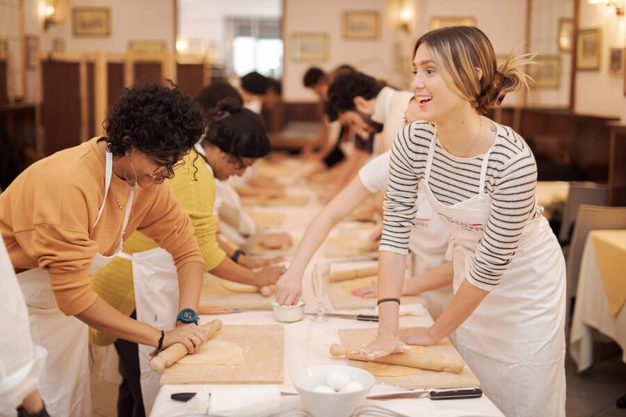 Rome: Fettuccine Pasta Cooking Class in Rome's City Center - The important detail about the sauce