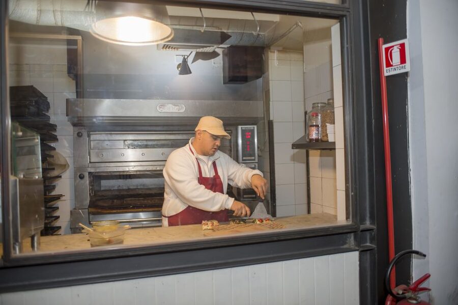 Rome: Food Tour and Wine Tasting in a Traditional Trattoria - Who should book this Roman food tour?