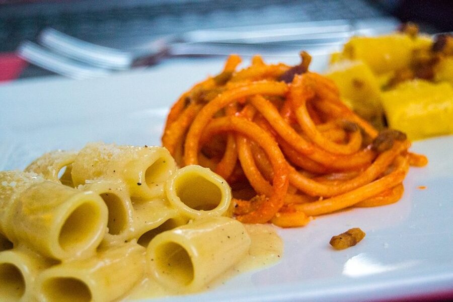 Rome: Food Tour with Market Visit - The guides are a major part of the value