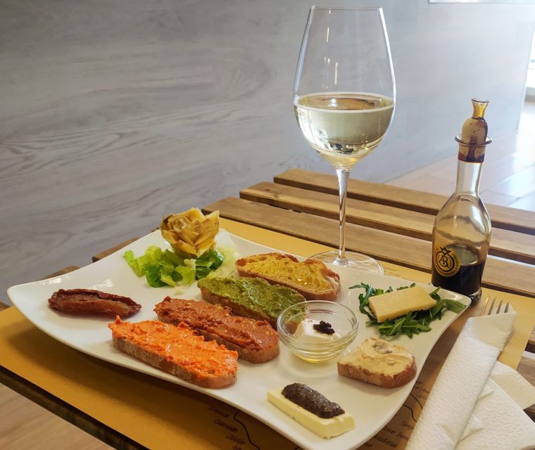 Rome: Food Tour with Unlimited Food and Barolo Wine - A four-hour Roman food crawl with a serious appetite