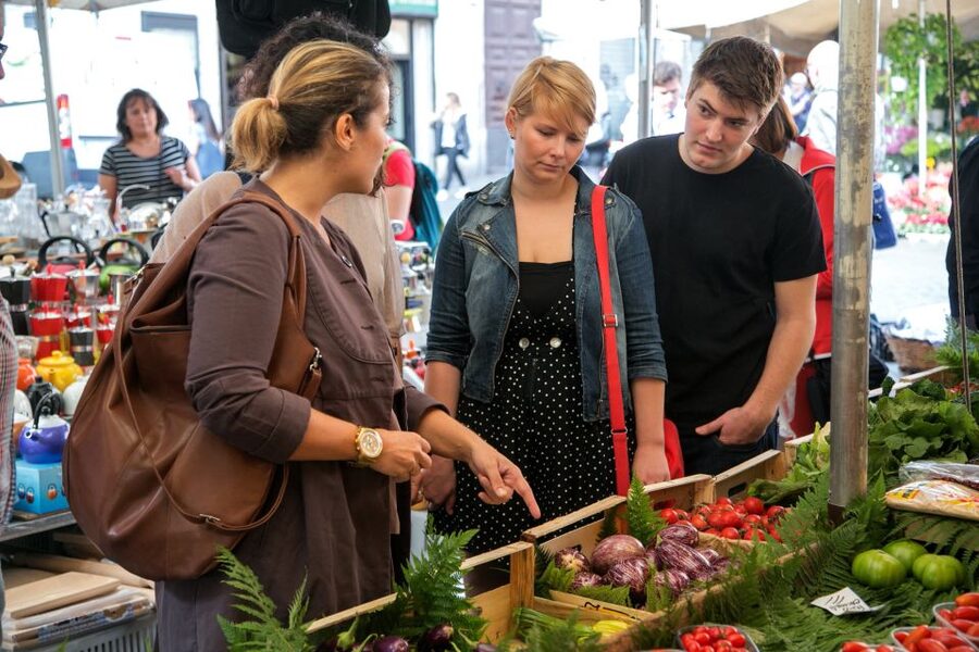 Rome: Food & Wine Tour of Campo de Fiori, Ghetto, Trastevere - A Roman food tour with a full meal hiding inside