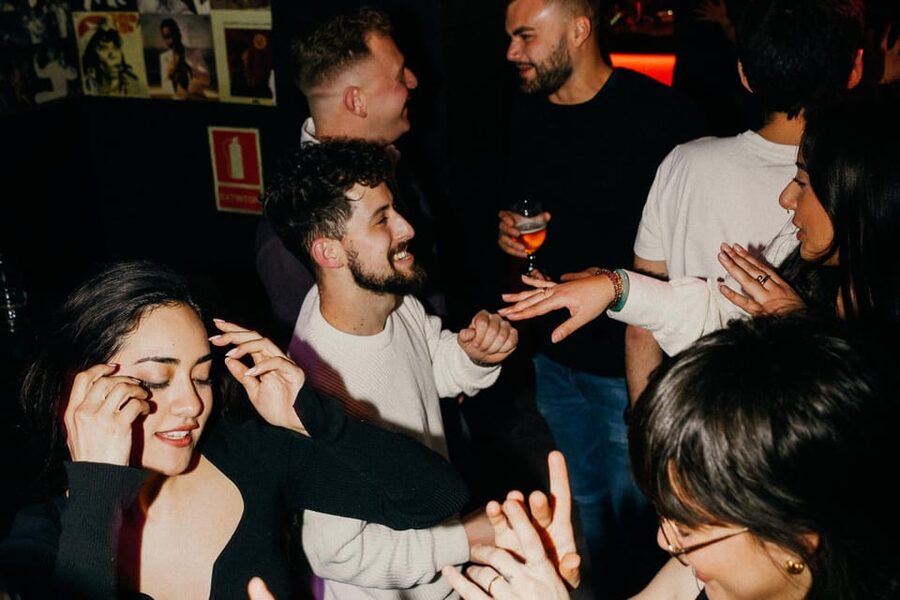 Rome: Forbidden History Walking Tour & Pub Crawl with Drinks - What happens at the bars