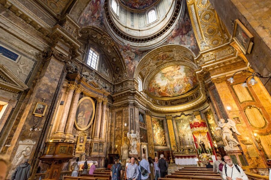 Rome: Fountains and Squares Small-Group Walking Tour - The guide makes the difference