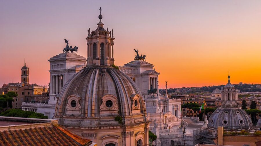 Rome: Guided City Center Evening Sightseeing Walking Tour - The Trevi Fountain after dark