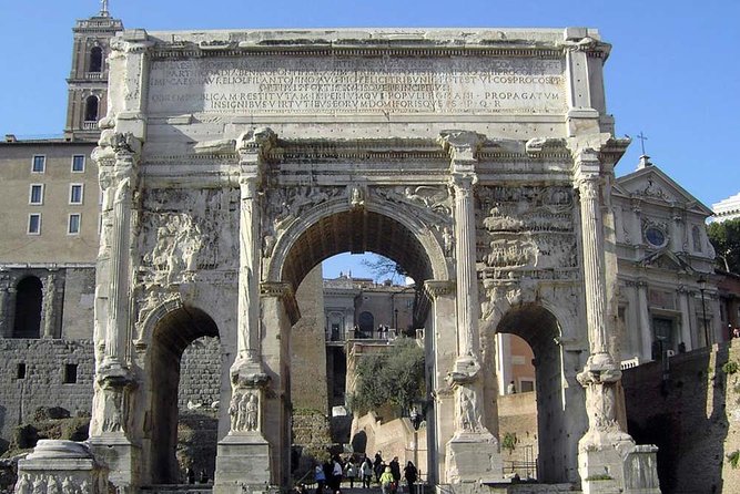 Rome: Guided Group Tour of Colosseum, Roman Forum & Palatine Hill - What the guides add to the experience