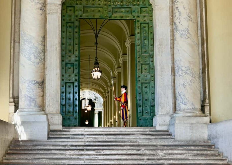 Rome: Guided Tour of St. Peter's Basilica, Grottoes & Square - Why this short tour works at St. Peter’s