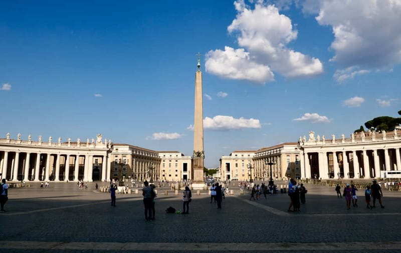 Rome: Guided Tour of St. Peter's Basilica, Grottoes & Square - What the $22 price really covers