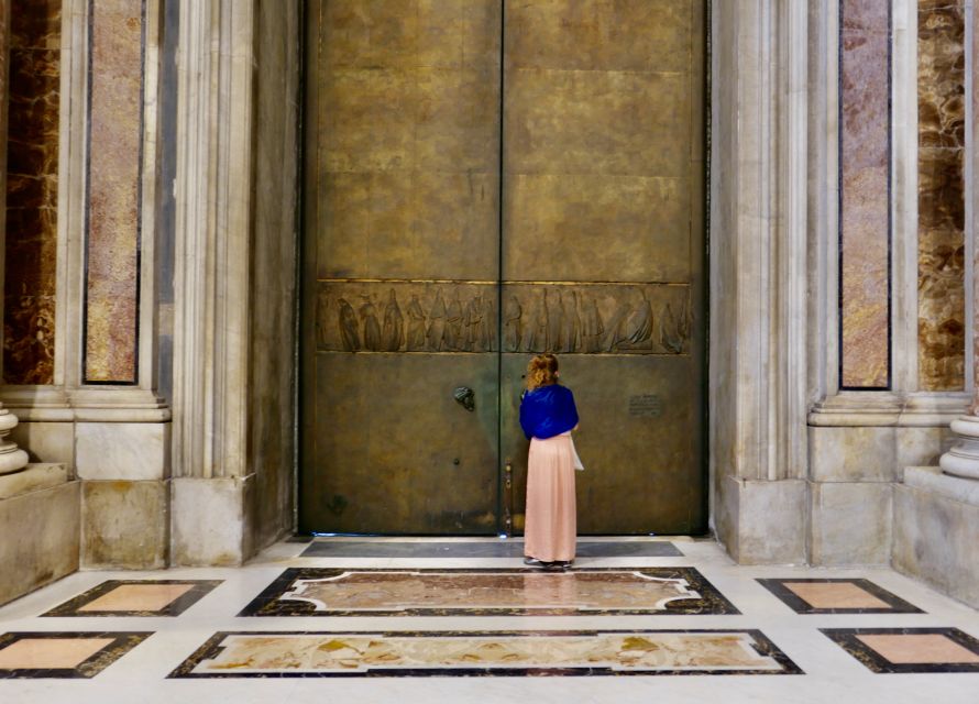 Rome: Guided Tour of St. Peter's Basilica with Dome Climb - Saint Peter’s Square and the security line