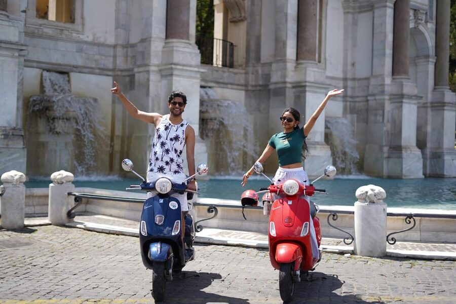 Rome: Guided Vespa Tour with Photo Stops - Colosseum and Circus Maximus