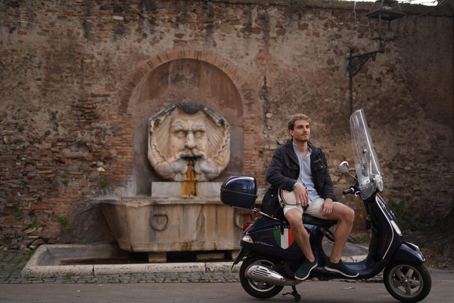 Rome: Guided Vespa Tour with Photo Stops - The professional photo package
