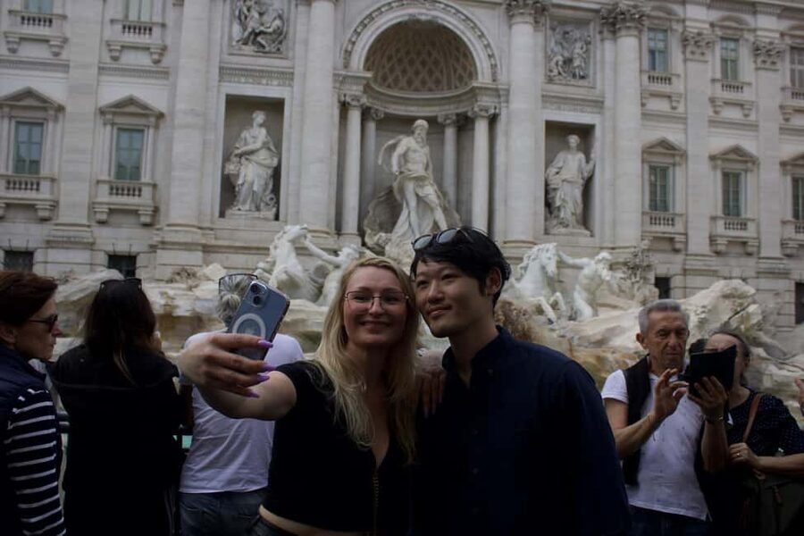Rome: Guided Walking Tour in English or Spanish - Trevi Fountain after dark