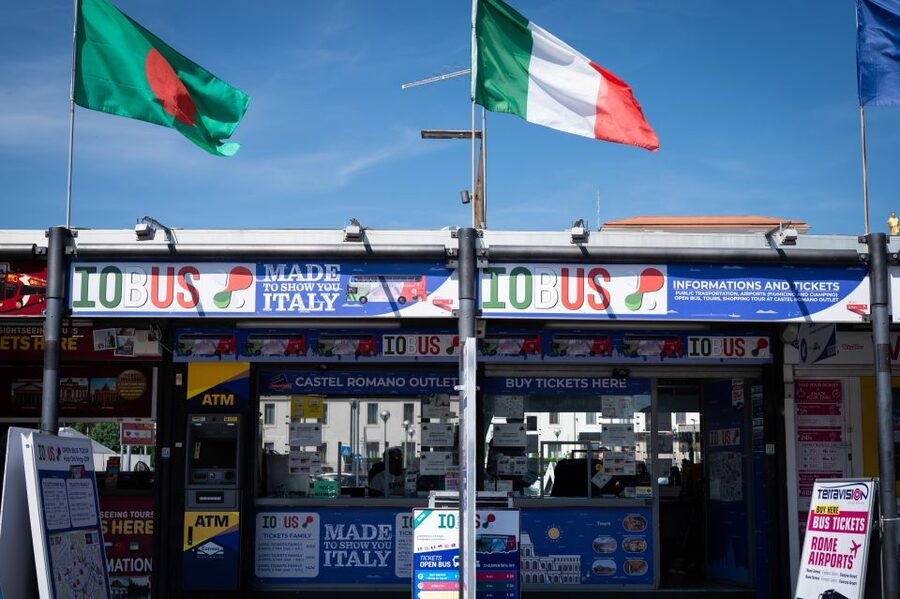 Rome: Hop-On Hop-Off Open-Top Bus City Tour - What the audio guide and app add