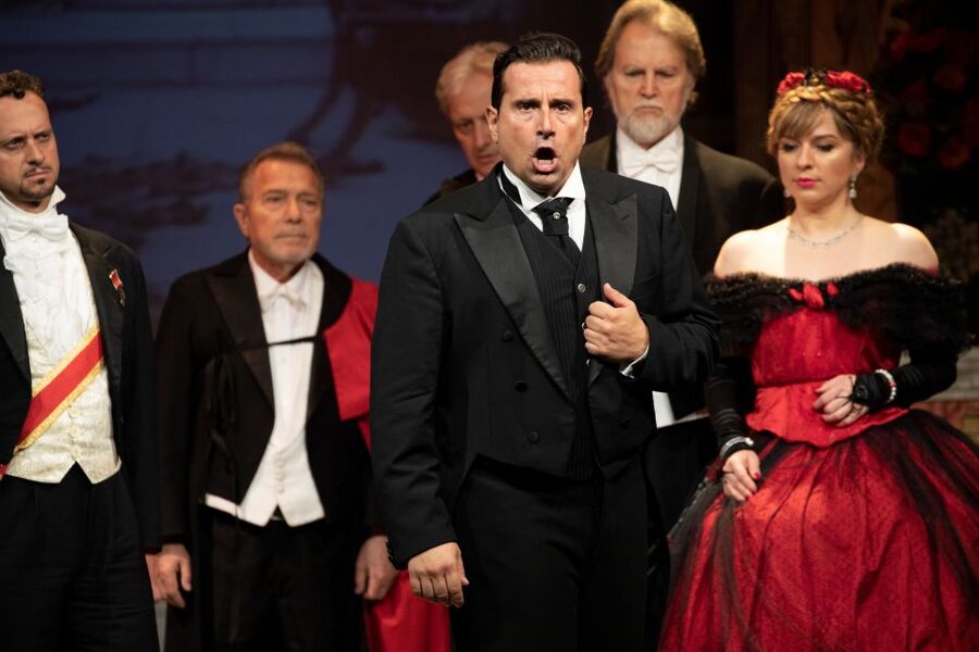 Rome: La Traviata at St. Paul's Within the Walls - The audience and church etiquette