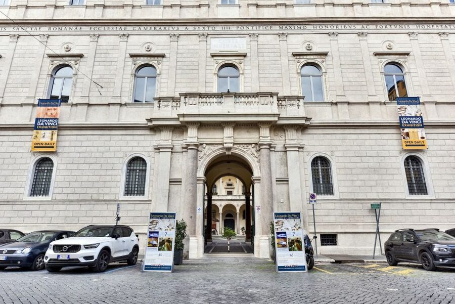 Rome: Leonardo da Vinci Exhibition Entrance Ticket - Holograms and the audio guide add context