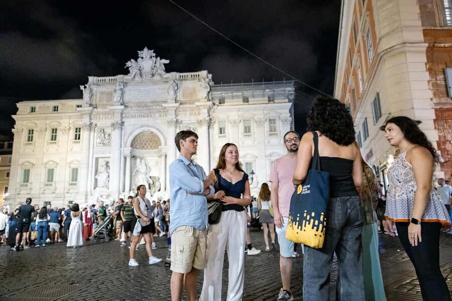 Rome: Moonlight Walking Tour – Free for Kids - Guides Make the Difference
