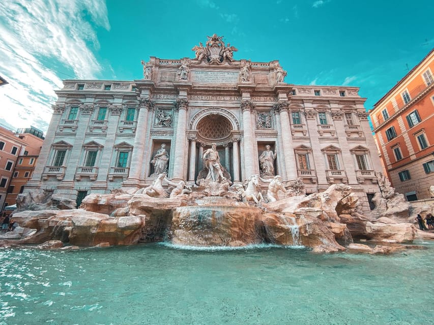 Rome: Opera Concert at Palazzo Poli - Fontana di Trevi - Entering Palazzo Poli at Via Poli 54