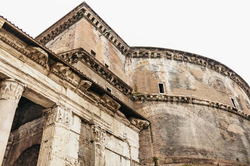 Rome: Pantheon Fast-Track Ticket and Official Audio Guide - The oculus gives the Pantheon its moving clock