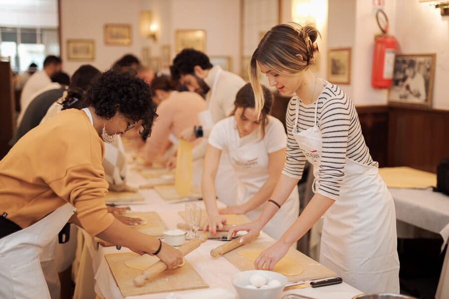 Rome: Pasta and Tiramisu Cooking Class in Piazza Navona - Arriving at Ristorante Tucci on Piazza Navona