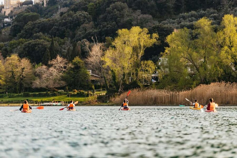 Rome: Popes' Lake, Kayak Tour with Swimming & Roman Pizza - Paddling past Castel Gandolfo and Roman remains