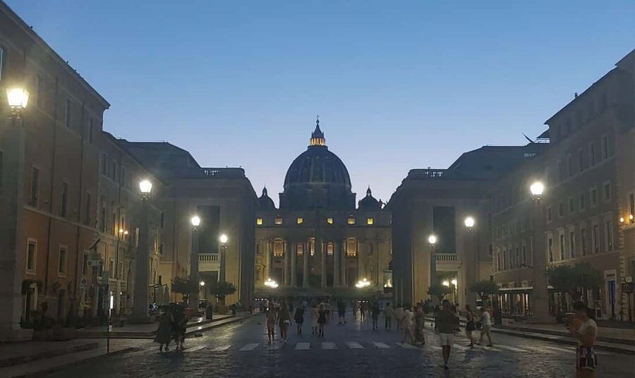 Rome: Private Golf Cart tour with a Local Guide - Trevi Fountain: a short stop with a big payoff