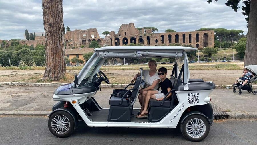 Rome: Private Golf Cart Tour with Artisanal Gelato - What the private golf cart adds to a Rome sightseeing day