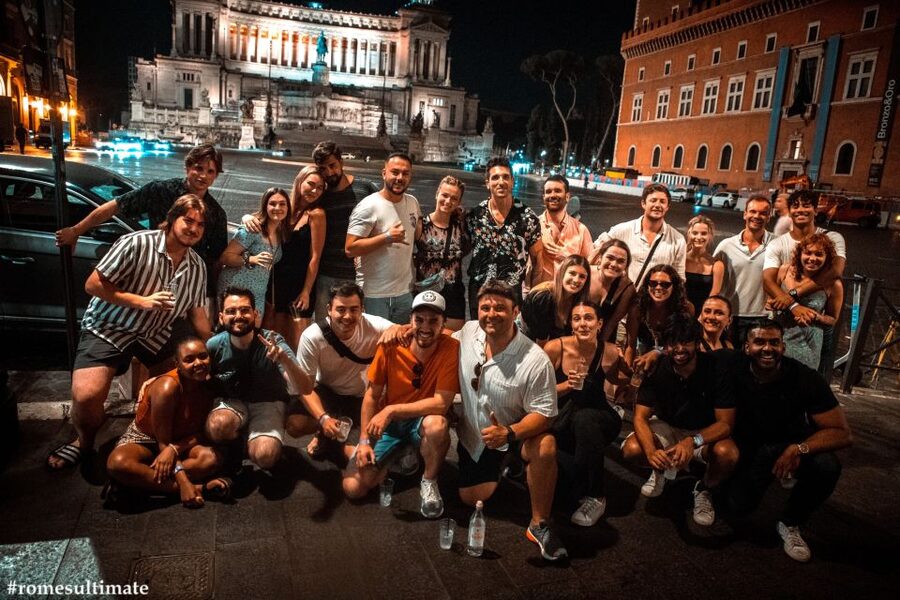 Rome: Pub Crawl and Ultimate Party with Open Bar and Pizza - From welcome shots to the next bars