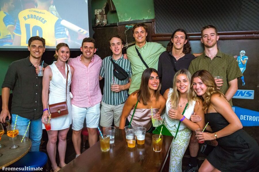 Rome: Pub Crawl and Ultimate Party with Open Bar and Pizza - The first hour: pizza and an open bar