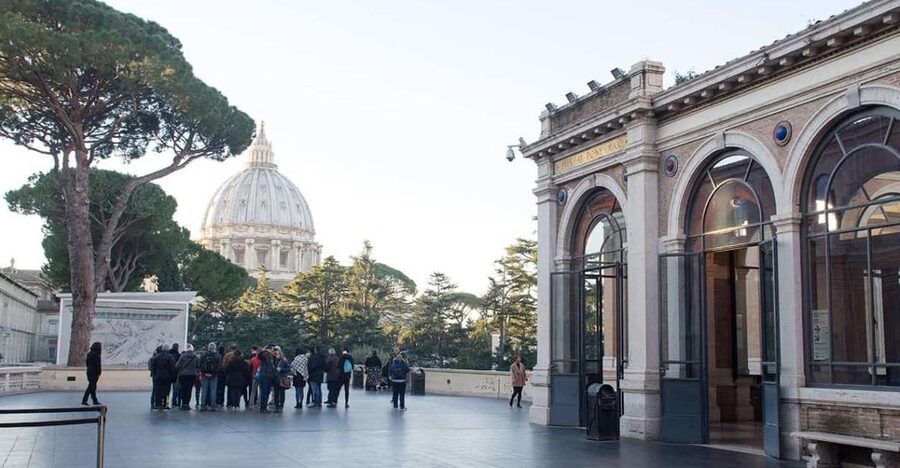 Rome: Skip the line Vatican Museums & Sistine Chapel Tour - Why the Vatican needs a guided route