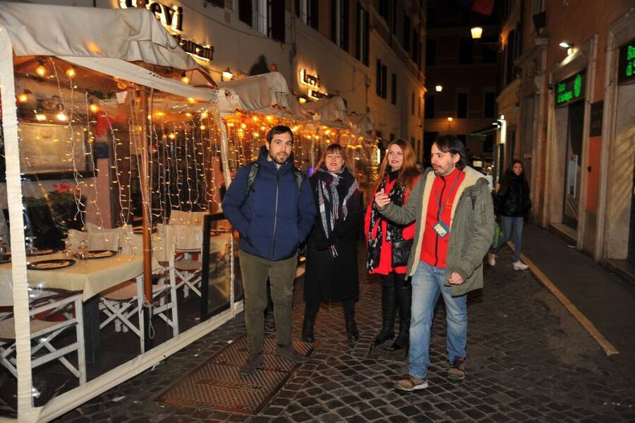 Rome: Spanish Steps, Trevi, Navona and Pantheon Sunset Tour - Group size, walking pace, and weather