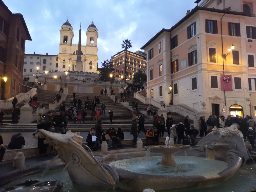 Rome: Spanish Steps, Trevi, Navona and Pantheon Sunset Tour - Piazza Navona: fountains, artists, and a grand Roman stage