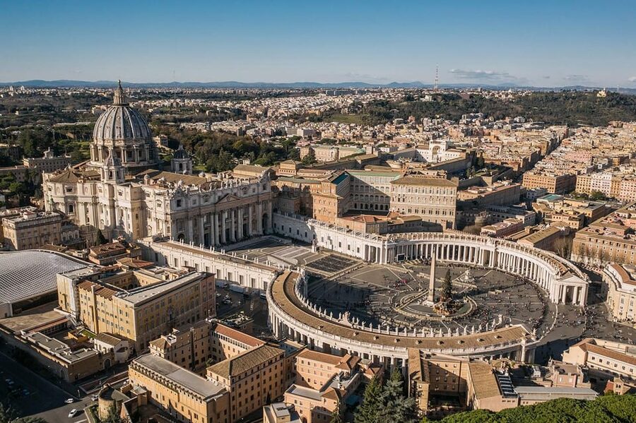 Rome: St. Peter's Basilica Audio Guide with Dome Tickets - Meeting your host near St. Peter’s