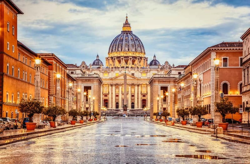 Rome: St. Peter’s Basilica Tour, Dome Climb & Reserved Entry - The route back into the basilica