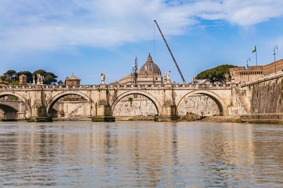 Rome: Tiber River Urban Rafting Tour with Roman Pizza - Tiber Island and the city’s river story