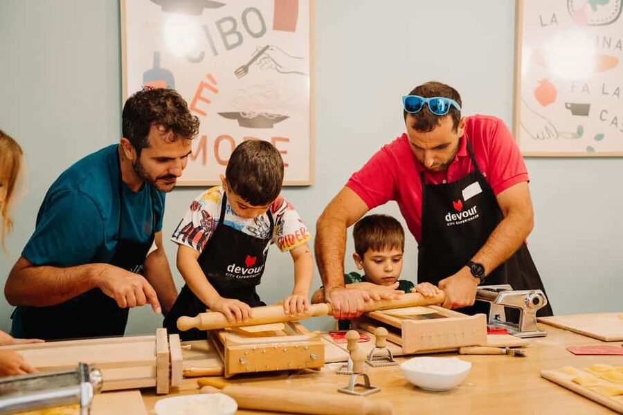 Rome: Traditional Pasta Making Class with Wine & Gelato - Starting with aperitivo in Trastevere