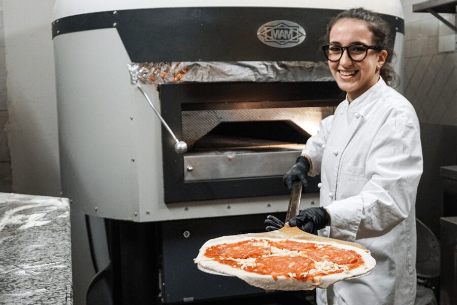 Rome: Traditional Pizza Cooking Class near Piazza Navona - Why the small group size matters
