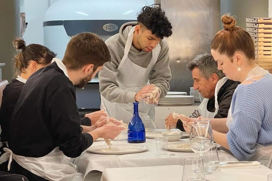 Rome: Traditional Pizza Cooking Class near Piazza Navona - A good activity for families and teenagers
