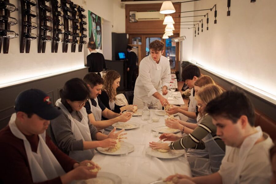 Rome: Traditional Pizza Cooking Class near Piazza Navona - Timing, meeting point, and accessibility