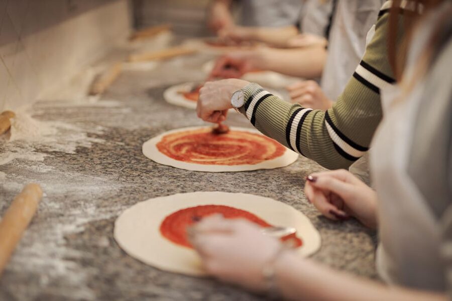 Rome: Traditional Pizza Cooking Class near Piazza Navona - Dietary limits and what to tell the provider