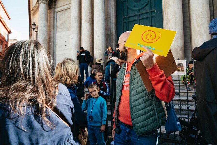 Rome: Trevi Fountain and Underground Guided Tour - Nine meters below Rome at Vicus Caprarius