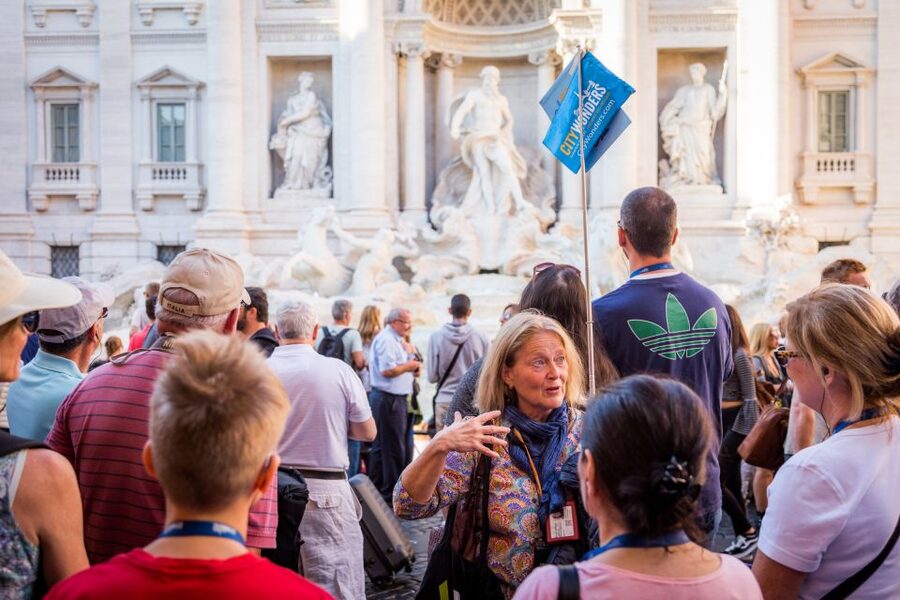 Rome: Trevi Fountain, Spanish Steps & Pantheon Walking Tour - Inside the Pantheon and beneath the famous oculus