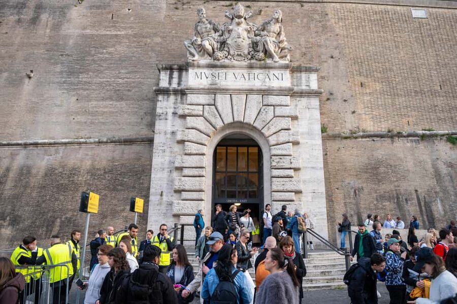 Rome: Vatican Museums & Sistine Chapel Tour with Fast Entry - Dress code, timing, and St. Peter’s Basilica