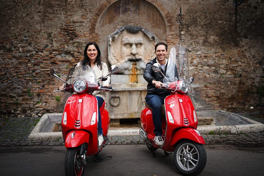 Rome Vespa Tour with Professional Photoshoot - Guides, safety, and the passenger setup