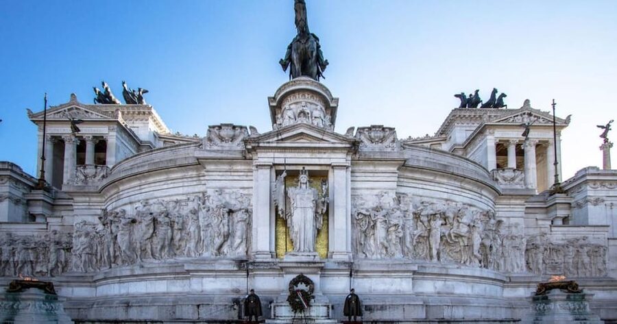 Rome: Vittoriano with Rooftop & Palazzo Venezia Hosted Entry - No guide means you set the pace