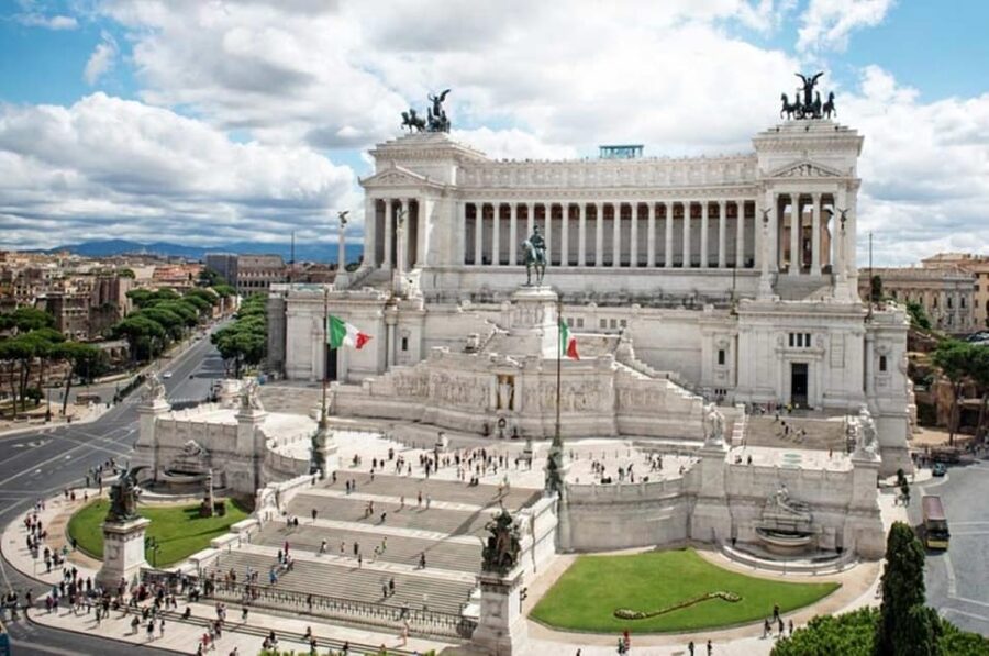 Rome: Vittoriano with Rooftop & Palazzo Venezia Hosted Entry - What the one-hour visit feels like