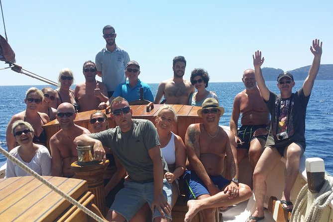 Sailing day trip on Tall Ship Andrea Jensen with Lunch and Wine - Sailing back beneath the red sails