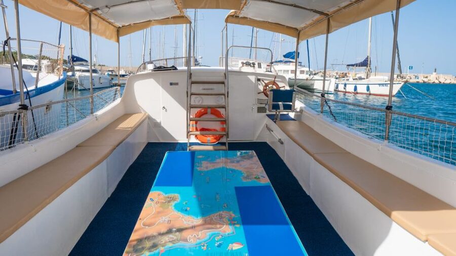 San Vito Lo Capo: Boat Trip with 3 Swimming Stops and Snacks - What the Italian-only guiding means