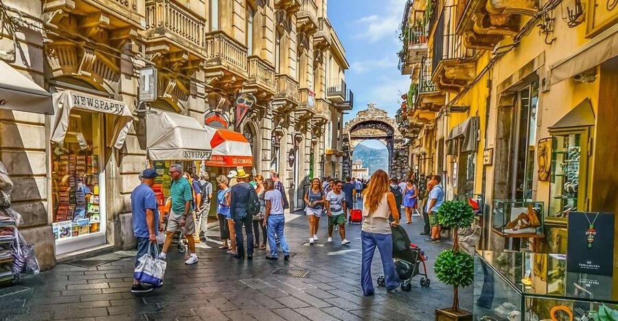 Sicily: Etna Volcano & Taormina Tour - Choosing the cable car or 4WD ascent