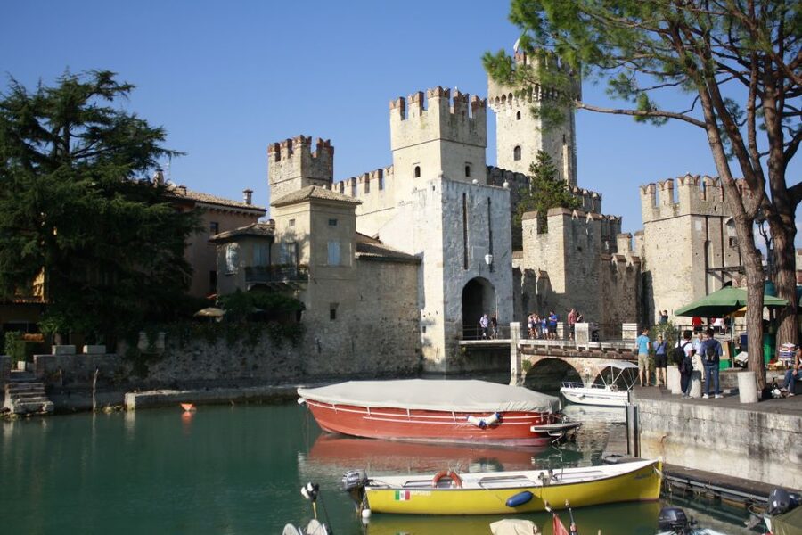Sirmione: 25 Minute Boat Cruise around the Peninsula - The Grotte di Catullo from the lake